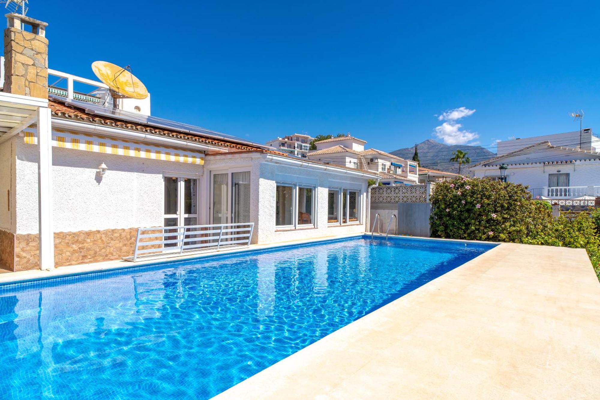 Villa Sevilla Casasol نيرخا المظهر الخارجي الصورة